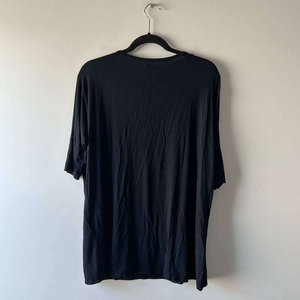 Lauren Moshi Eva X Crystal Biting Lip Drape V Neck
Tee Size Medium - Picture 7 of 8